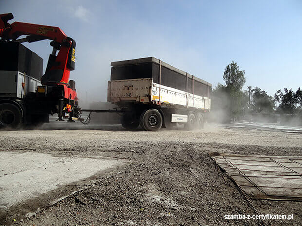 Transport monolitycznych szamb betonowych  w Rzeszowie z gwarancją